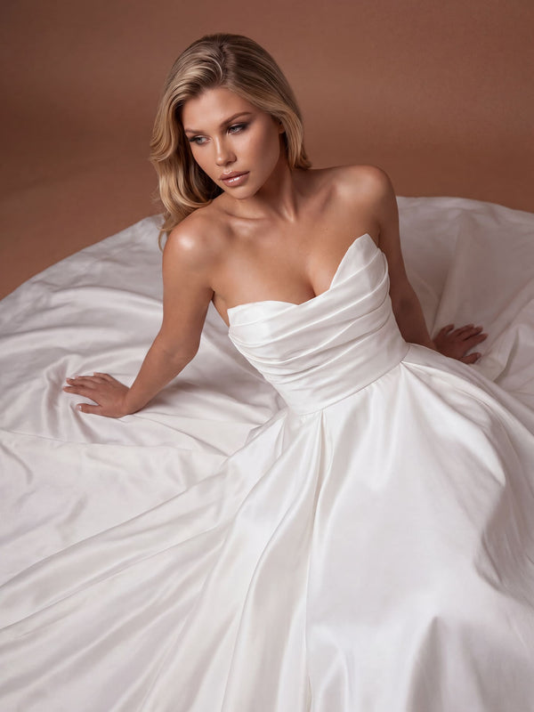 Beatrice – abito da sposa bianco Dea Fea